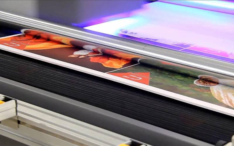 ลูกกลิ้งกดทับวัสดุมีทั้งด้านหน้าและด้านหลัง