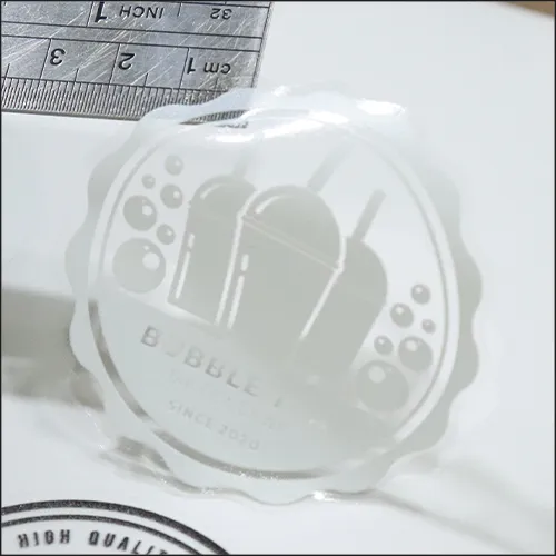 รูปการพิมพ์แบบ 2 ชั้น White + color printing หรือการพิมพ์ขาว + สี