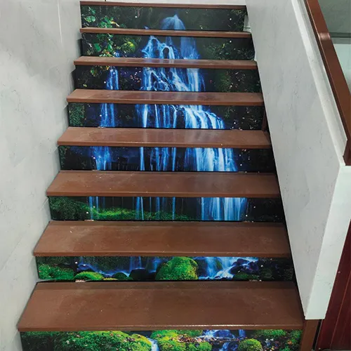 รูป สาธิตการพิมพ์ยูวีลงแผ่นพลาสวูด