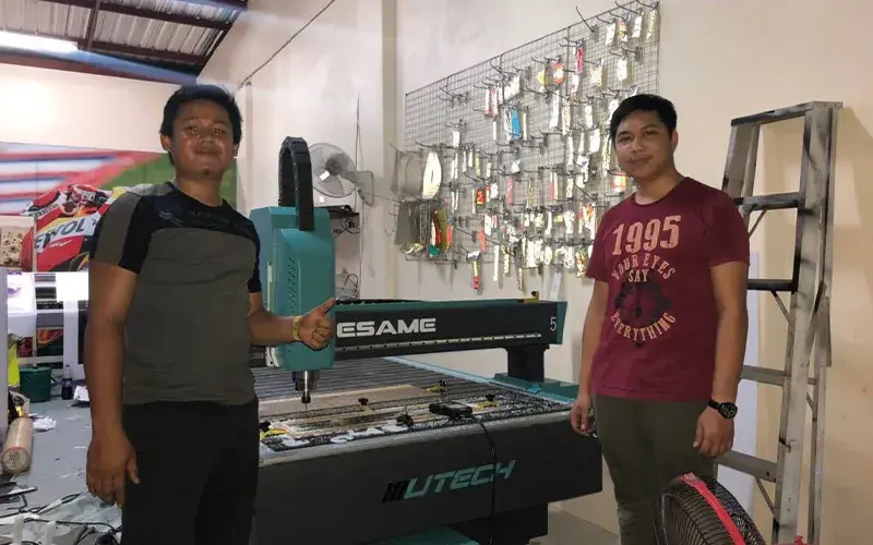 ลงเครื่องซีเอ็นซี เร้าเตอร์ UTECH CNC